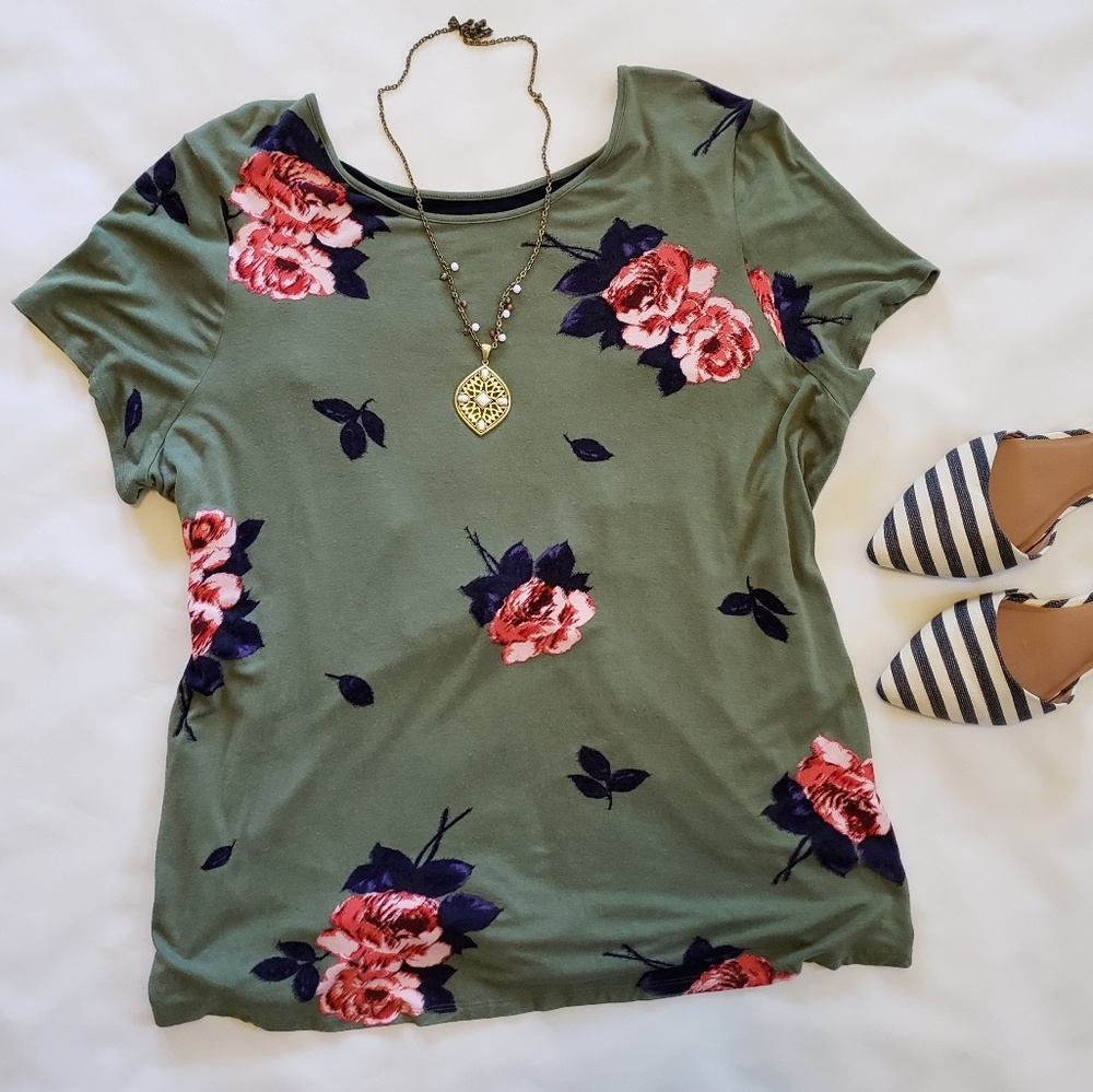 Maurices split back knot floral tee (XXL)